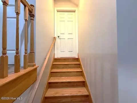 Entry Way - 1046 Mockingbird Rd, Williamston, NC 27892 photo 8 of 8