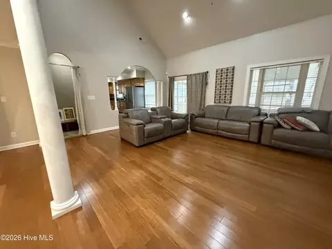 Living - 1046 Mockingbird Rd, Williamston, NC 27892 photo 2 of 5