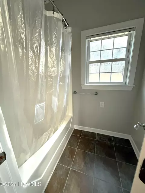Bath - 1046 Mockingbird Rd, Williamston, NC 27892 photo 6 of 8