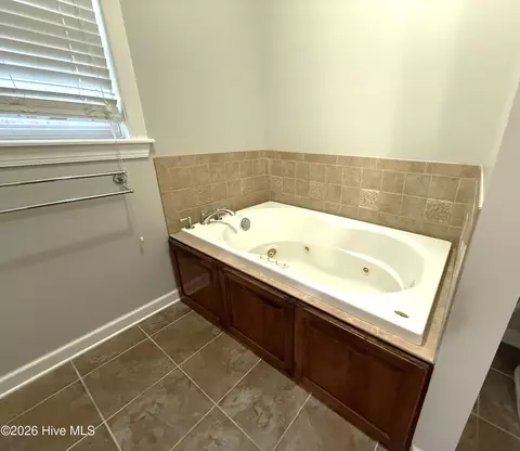 Bath - 1046 Mockingbird Rd, Williamston, NC 27892 photo 4 of 8