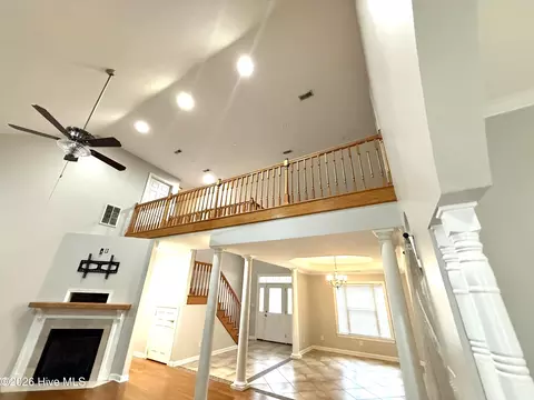 Living - 1046 Mockingbird Rd, Williamston, NC 27892 photo 4 of 5