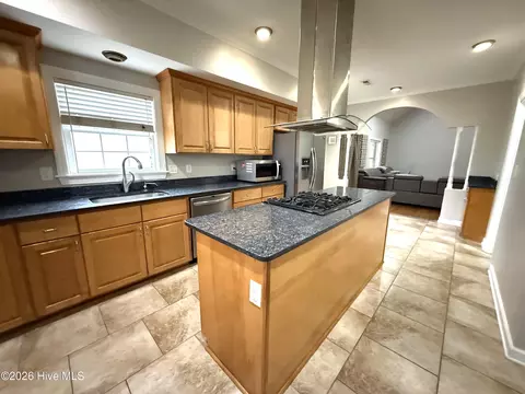 Kitchen - 1046 Mockingbird Rd, Williamston, NC 27892 photo 2 of 4