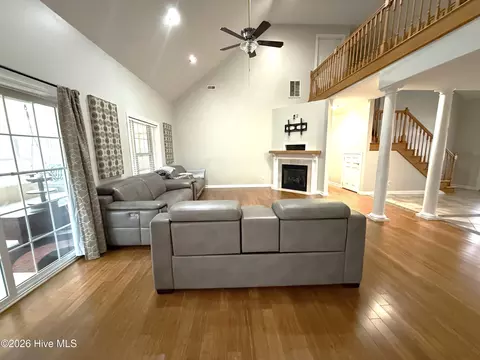 Living - 1046 Mockingbird Rd, Williamston, NC 27892 photo 3 of 5