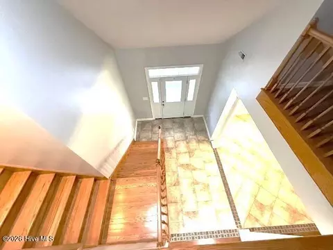 Entry Way - 1046 Mockingbird Rd, Williamston, NC 27892 photo 6 of 8