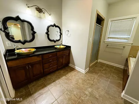 Bath - 1046 Mockingbird Rd, Williamston, NC 27892 photo 1 of 8