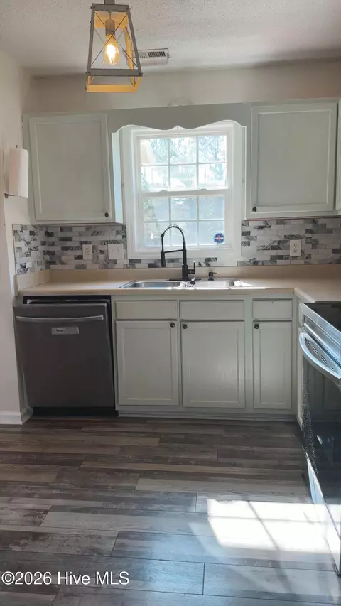 Kitchen - 128 Daphne Dr, Hubert, NC 28539 photo 2 of 2