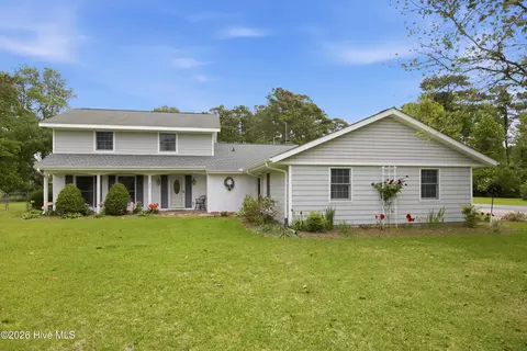 201 Sycamore Dr, Beaufort, NC 28516