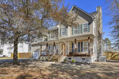 1426 Chadwick Shores Dr, Sneads Ferry, NC 28460