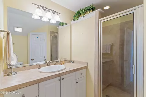 Bath - 502 Castle Bay Dr # B, Hampstead, NC 28443 photo 3 of 3