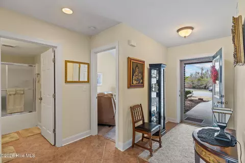 Entry Way - 502 Castle Bay Dr # B, Hampstead, NC 28443 photo 2 of 2