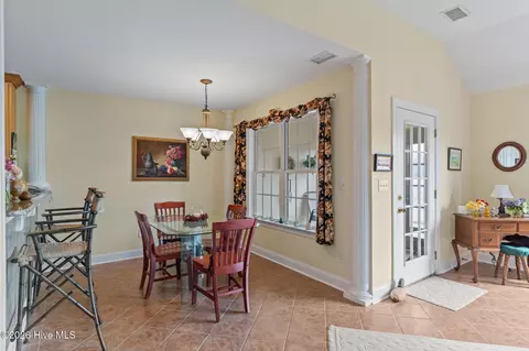 Dining - 502 Castle Bay Dr # B, Hampstead, NC 28443 photo 1 of 3