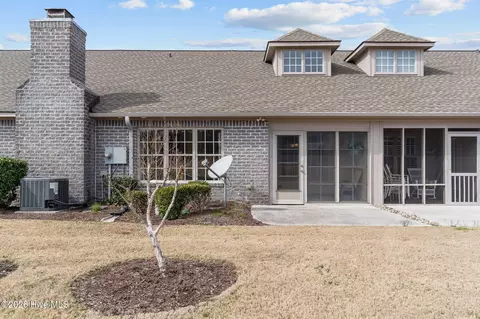 Exterior - 502 Castle Bay Dr # B, Hampstead, NC 28443 photo 4 of 6