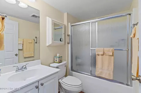 Bath - 502 Castle Bay Dr # B, Hampstead, NC 28443 photo 1 of 3