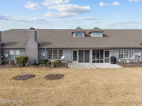 Exterior - 502 Castle Bay Dr # B, Hampstead, NC 28443 photo 4 of 5