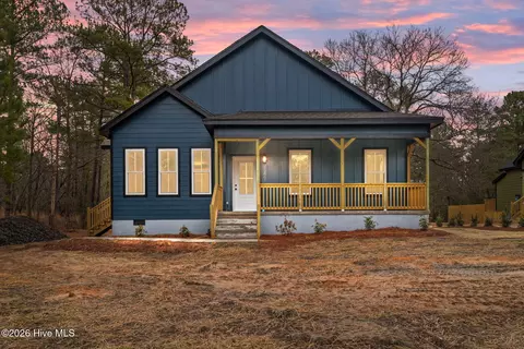 147 Creek Bend Dr, Vass, NC 28394
