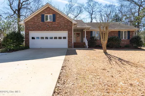 111 New Hampshire Ln, New Bern, NC 28562