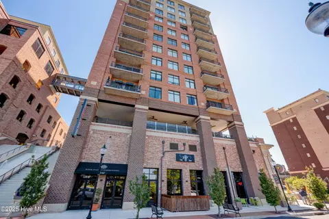 240 N Water St #653, Wilmington, NC 28401