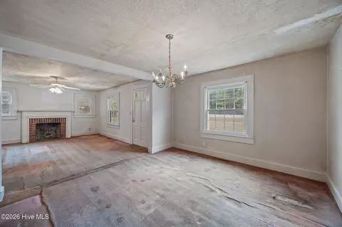 Dining - 3825 Nc 102 E, Ayden, NC 28513 photo 1 of 1