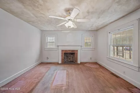 Living - 3825 Nc 102 E, Ayden, NC 28513 photo 3 of 4