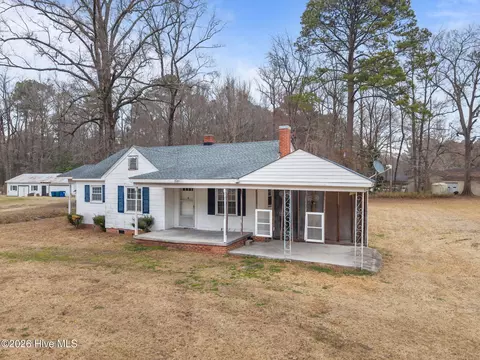Exterior - 3825 Nc 102 E, Ayden, NC 28513 photo 4 of 10