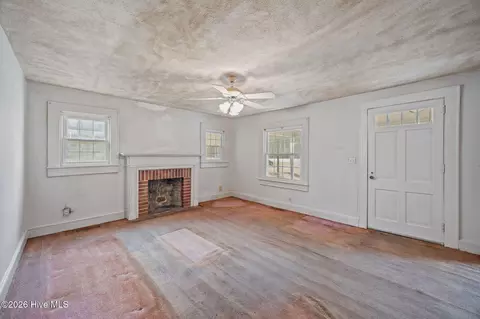 Living - 3825 Nc 102 E, Ayden, NC 28513 photo 2 of 4