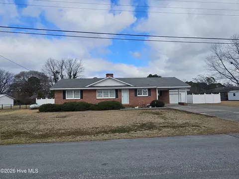 309 Fairfax St, Clinton, NC 28328