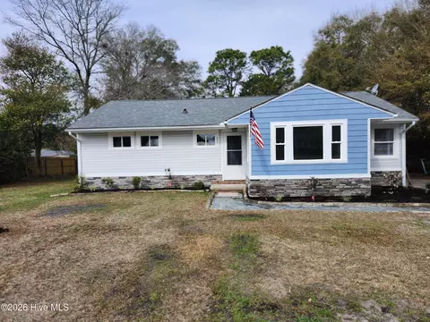 909 Adelaide Dr, Wilmington, NC 28412