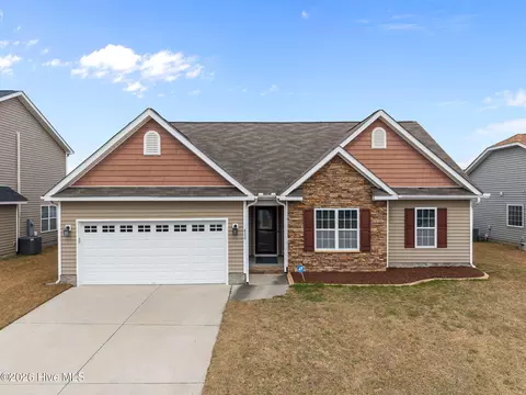 820 Emerald Park Dr, Winterville, NC 28590