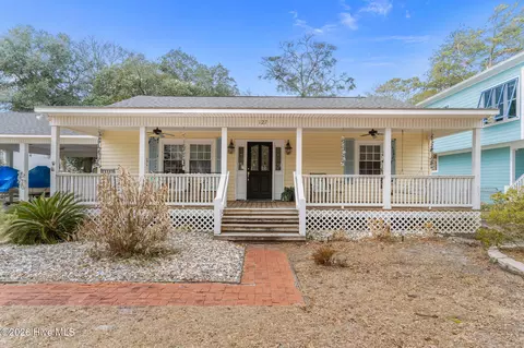 127 NW 18th St, Oak Island, NC 28465