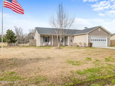 212 Hackney Ridge Ln, Jacksonville, NC 28540