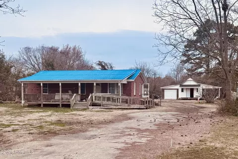 1402 Nine Foot Rd, Newport, NC 28570
