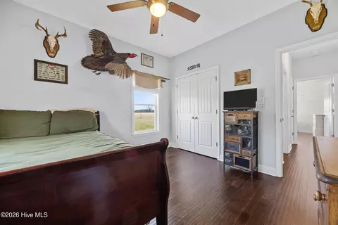 Bedroom - 1000 Gregory Fork Rd, Richlands, NC 28574 photo 4 of 7