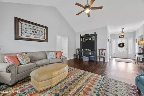 Entry Way - 1000 Gregory Fork Rd, Richlands, NC 28574 photo 5 of 7