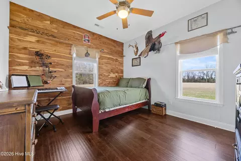 Bedroom - 1000 Gregory Fork Rd, Richlands, NC 28574 photo 3 of 7