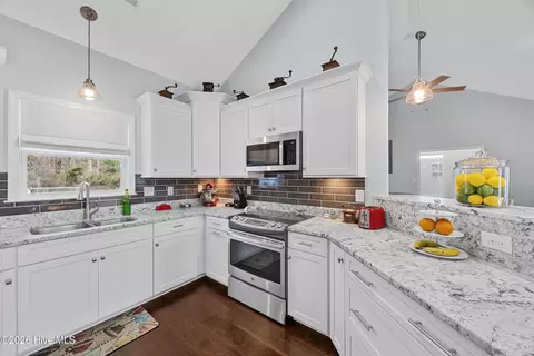 Kitchen - 1000 Gregory Fork Rd, Richlands, NC 28574 photo 2 of 2