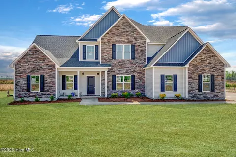 142 Woodford Dr, Jacksonville, NC 28540