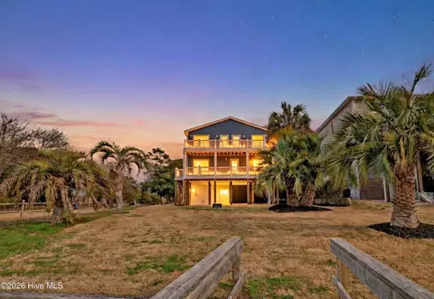 102 SW Yacht Dr, Oak Island, NC 28465