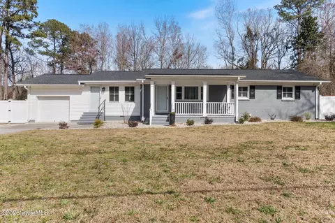 687 Bitmore Rd, Whiteville, NC 28472