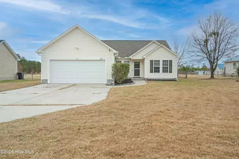375 Nine Mile Rd, Maple Hill, NC 28454