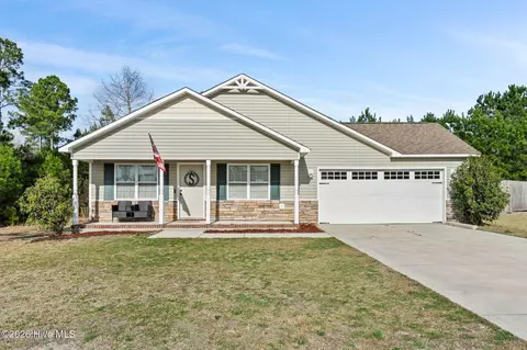 225 Lockwood Ct, Hubert, NC 28539