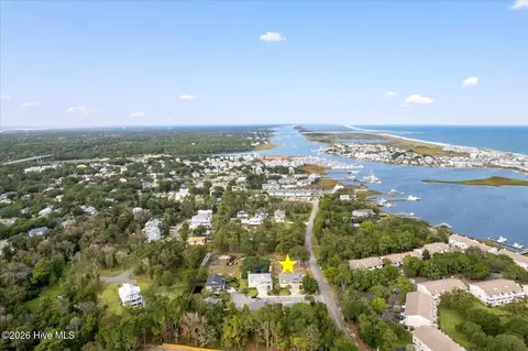 101 Reef Rd, Carolina Beach, NC 28428