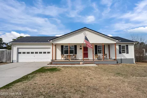 302 Scranton Ct, Richlands, NC 28574