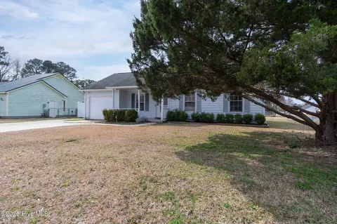 300 Quail Ridge Rd, Jacksonville, NC 28546
