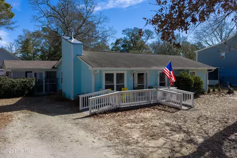 114 NW 16th St, Oak Island, NC 28465