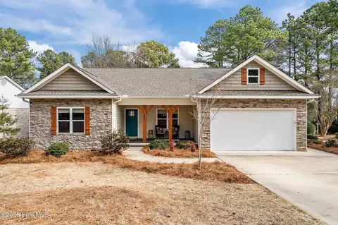 220 Sugar Pine Dr, Pinehurst, NC 28374
