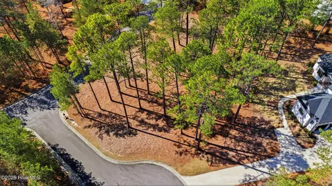 2 Kenilwood Ct, Pinehurst, NC 28374