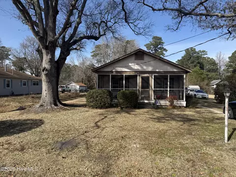 111 Victoria Dr, Wilmington, NC 28401