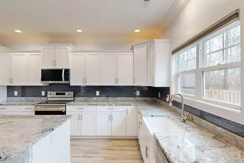 Kitchen - 110 Ruby Yopp Cir, Sneads Ferry, NC 28460 photo 6 of 8