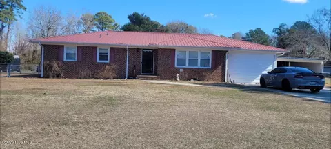 2111 Westwood Dr, Kinston, NC 28504