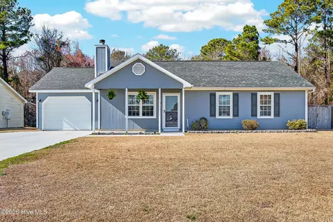 127 Glenwood Dr, Hubert, NC 28539